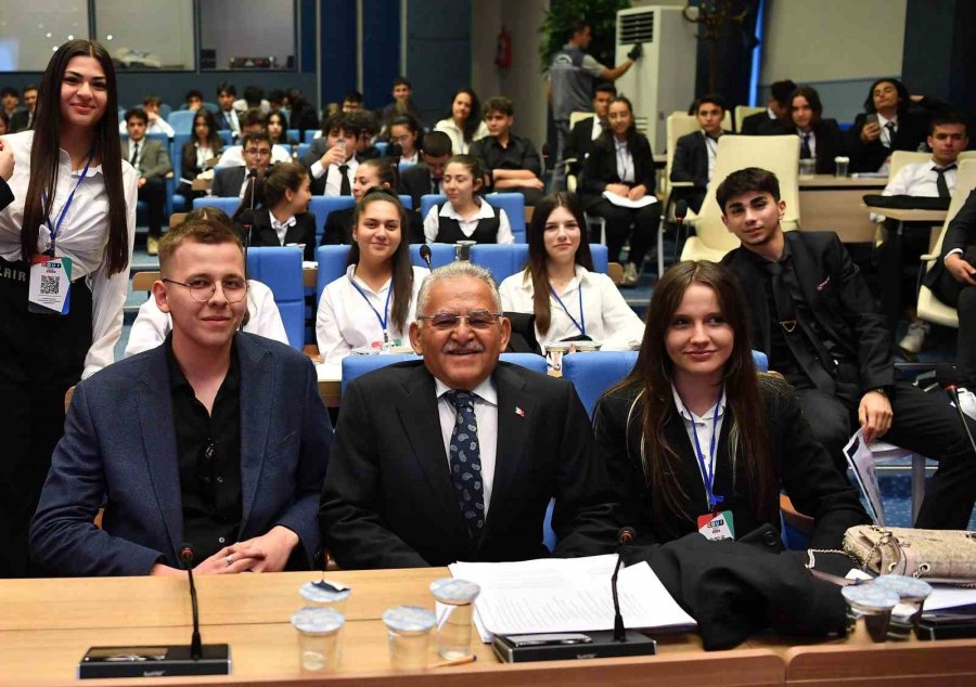 Genç Dostu Başkan, Öğrencilere Tbmm Gezisi Sözü Verdi