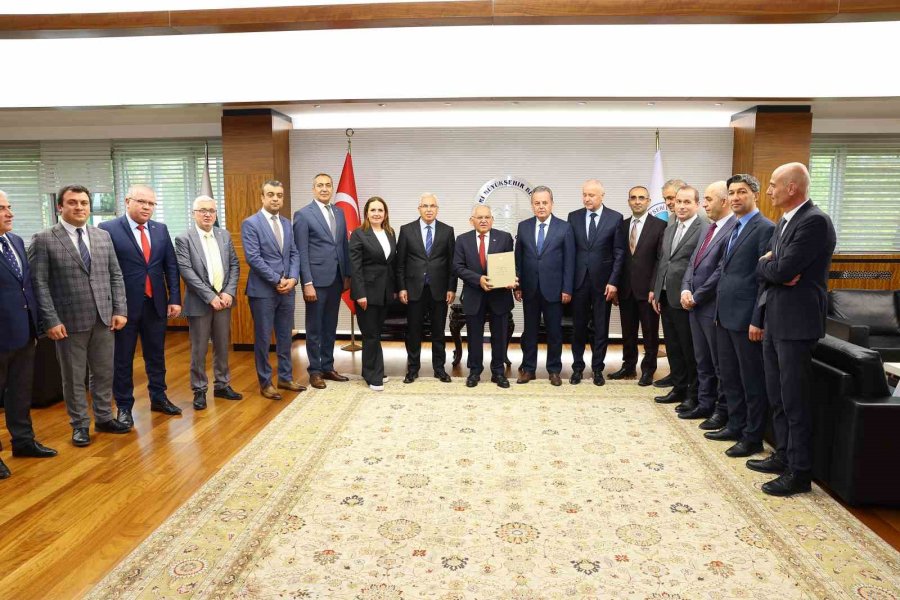 Başkan Büyükkılıç’a Şehrin Tebrik Ziyaretleri Sürüyor