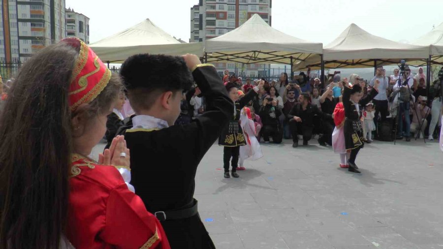 Kayseri’de Çocuklar 23 Nisan’ı Coşkuyla Kutladı