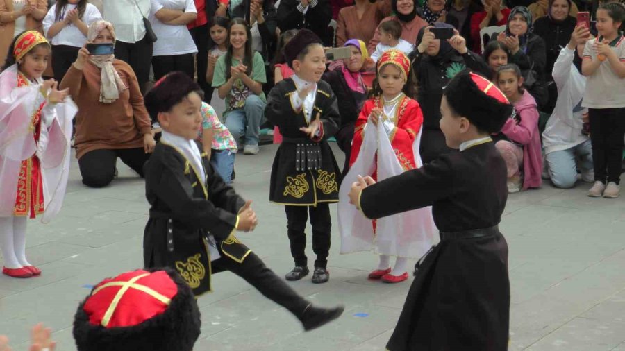 Kayseri’de Çocuklar 23 Nisan’ı Coşkuyla Kutladı