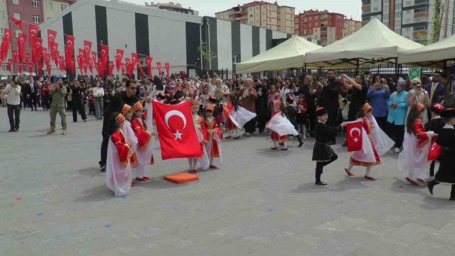 Kayseri’de Çocuklar 23 Nisan’ı Coşkuyla Kutladı