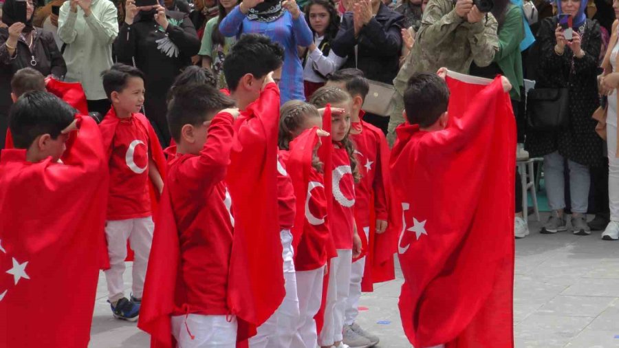 Kayseri’de Çocuklar 23 Nisan’ı Coşkuyla Kutladı