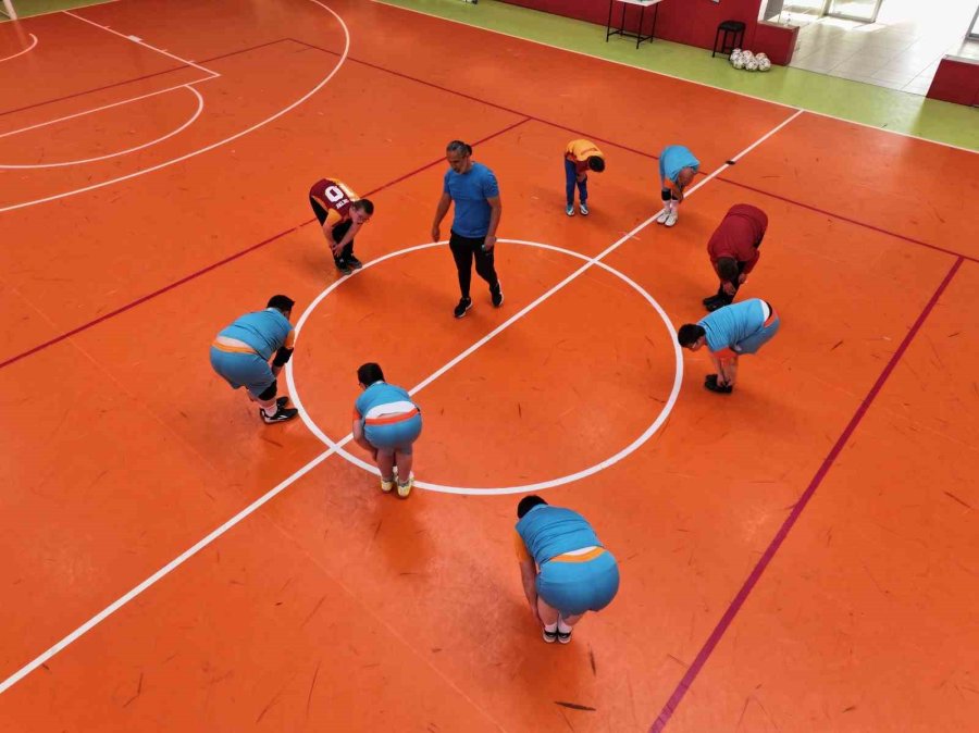 Down Sendromlu Hacı Ömer Başarıları İle Kıskandırıyor