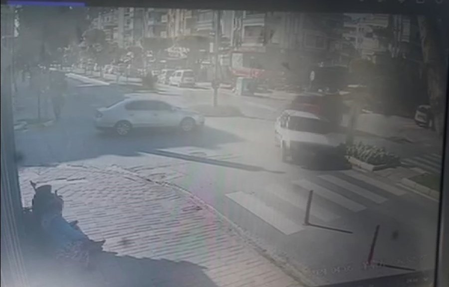 Sürekli Kaza Yaşanan Kavşak Vatandaşı İsyan Ettirdi