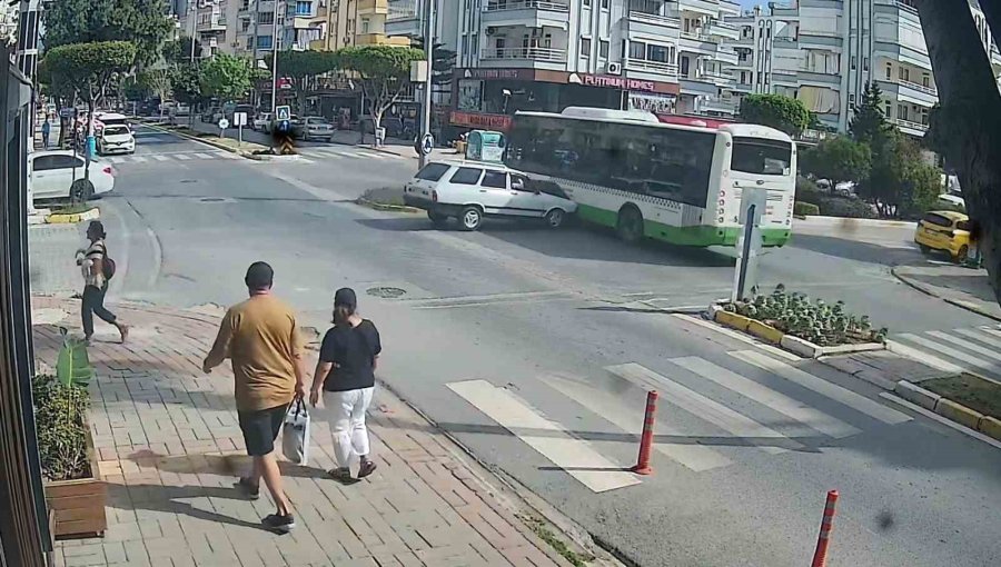 Sürekli Kaza Yaşanan Kavşak Vatandaşı İsyan Ettirdi