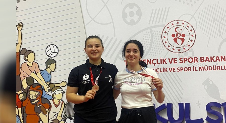 Kır Çiçekleri Türkiye Şampiyonasından Başarıyla Döndü