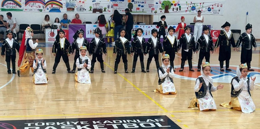 Miniklerden Coşkulu 23 Nisan Kutlaması