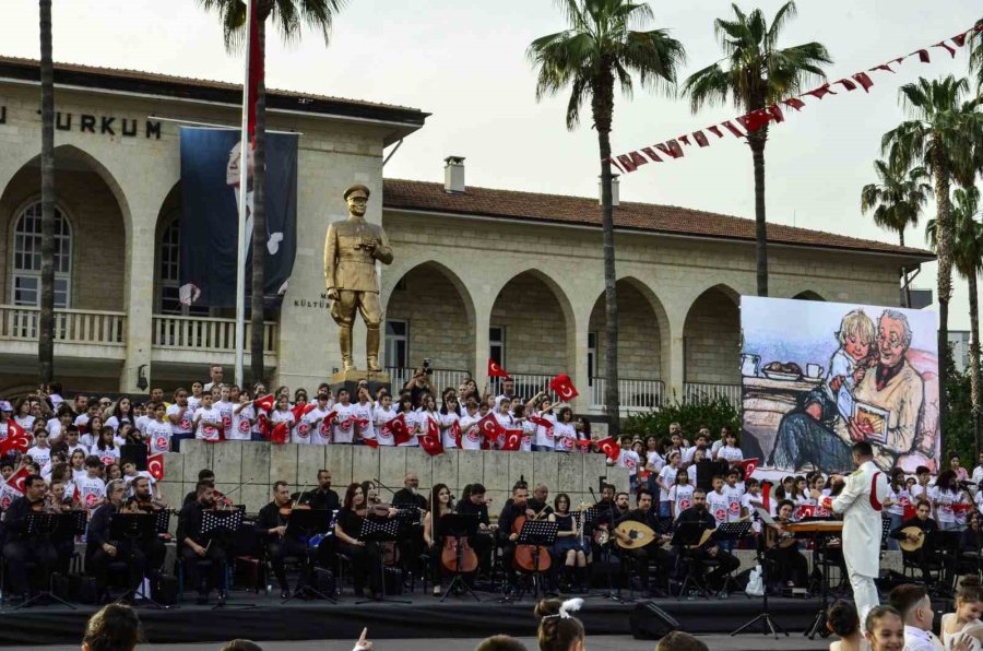 Mersin’de ’1923 Öğrenci 23 Nisan’ Konseri Verdi
