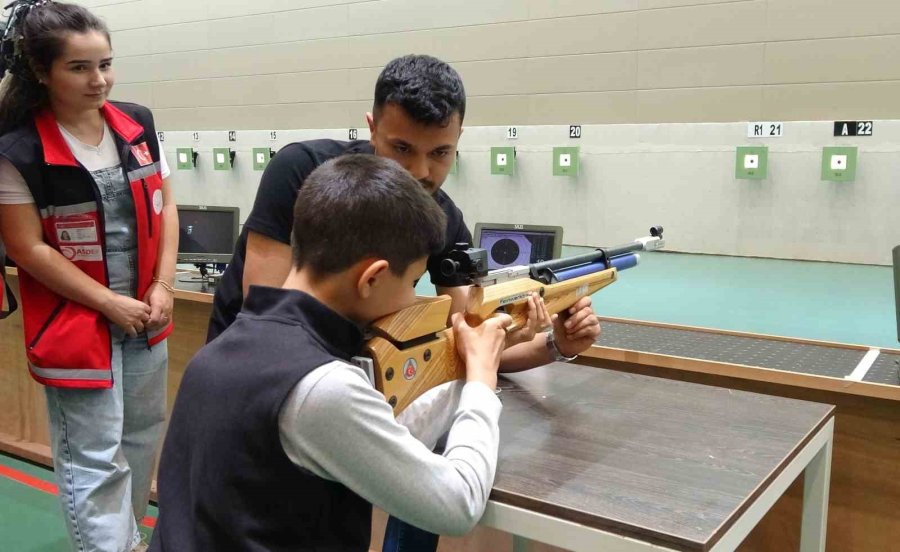 Çocuklar İlk Defa Havalı Tüfekle Atış Yaptı, Körling Oynadı