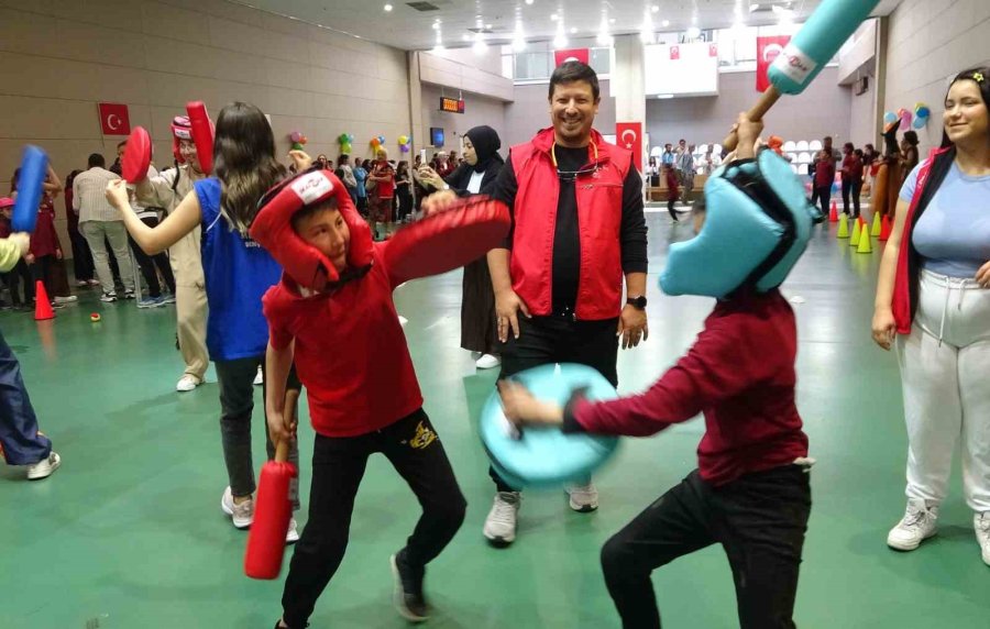 Çocuklar İlk Defa Havalı Tüfekle Atış Yaptı, Körling Oynadı