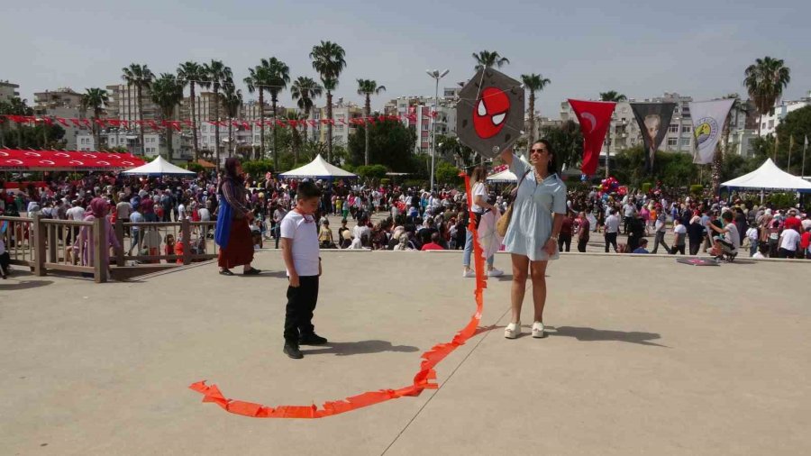 Erdemli’de Geleneksel Uçurtma Şenliği