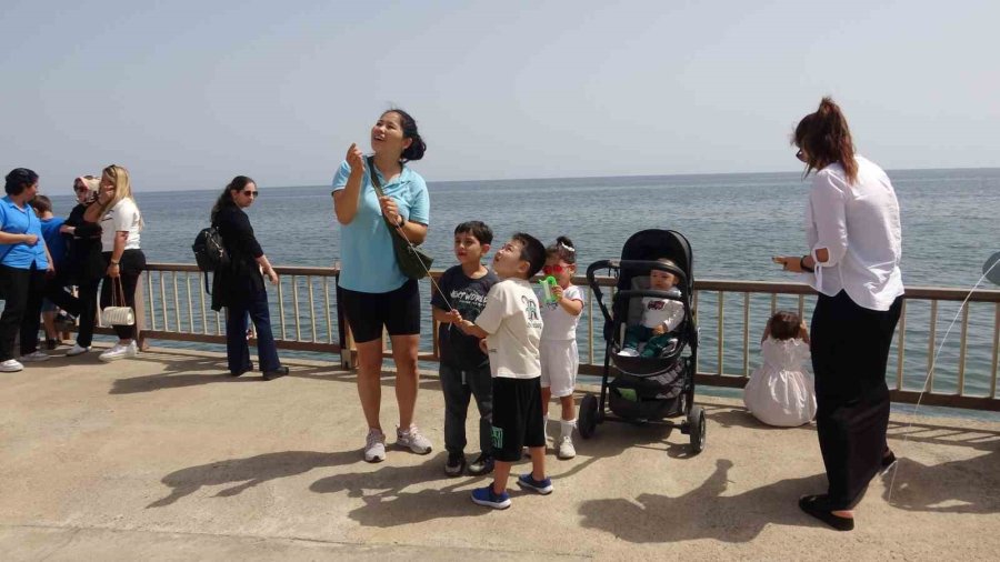 Erdemli’de Geleneksel Uçurtma Şenliği