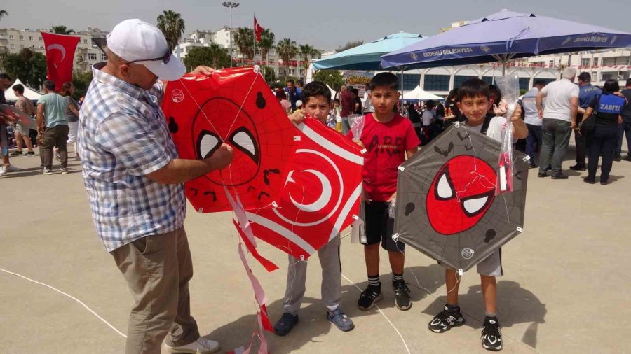 Erdemli’de Geleneksel Uçurtma Şenliği