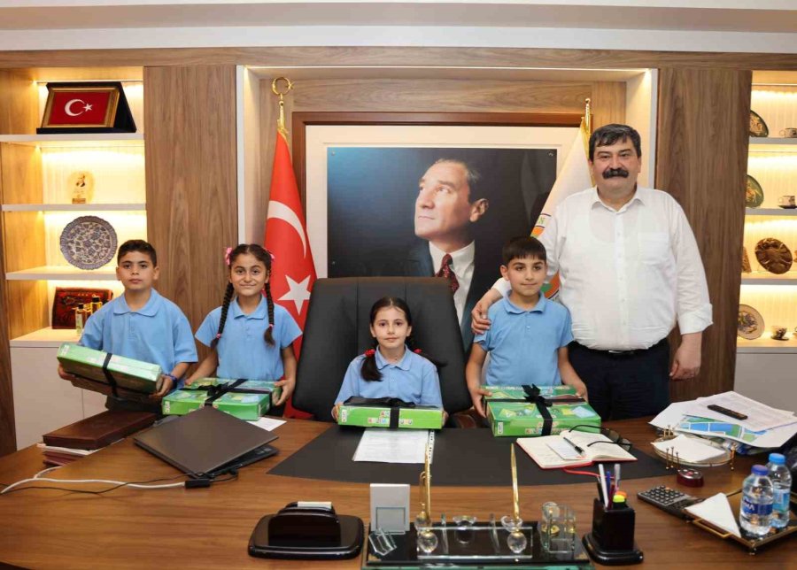 Başkan Yıldız, Koltuğunu Çocuklara Devretti