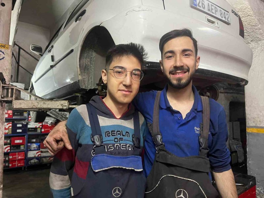 Bu Çocuklar Bayramlarında Anahtar Takımlarını Elinde Bırakmadı