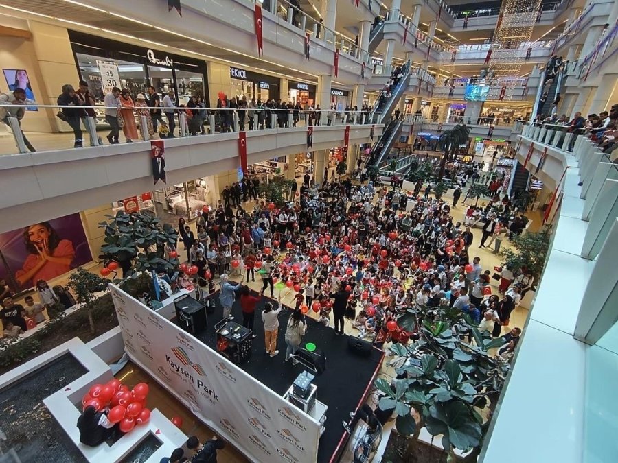 Ülkü Ocakları’ndan Çocuklara 23 Nisan Etkinliği