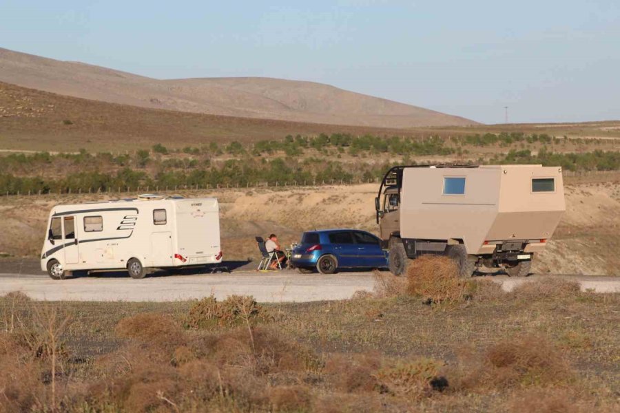 Meke Gölü Havaların Isınmasıyla Yabancı Turistlerin Uğrak Yeri Oluyor
