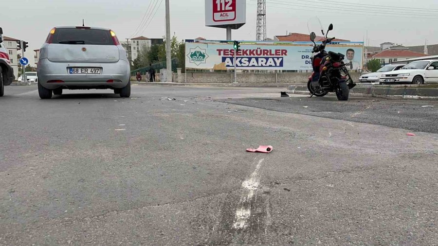 Otomobil İle Elektrikli Bisiklet Çarpıştı: 2 Yaralı