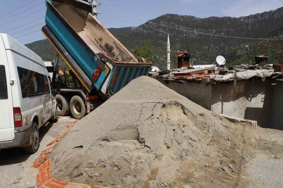 Alanya Belediyesi’nden Dere Mahallesi’nin Sulama Suyu Sorununa Neşter