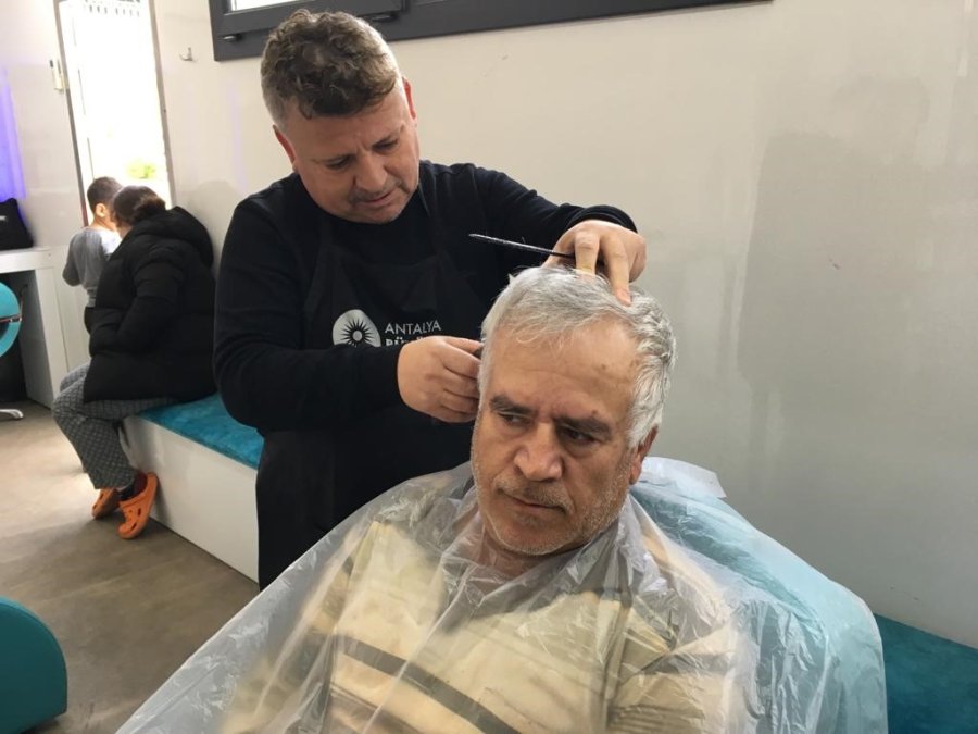 Mobil Kuaför İlçelerde Bin 658 Vatandaşa Hizmet Verdi