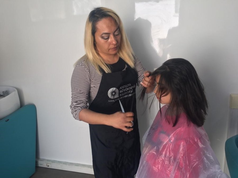 Mobil Kuaför İlçelerde Bin 658 Vatandaşa Hizmet Verdi