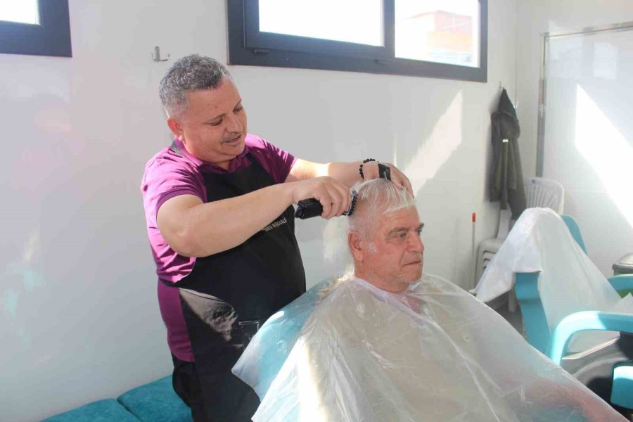 Mobil Kuaför İlçelerde Bin 658 Vatandaşa Hizmet Verdi