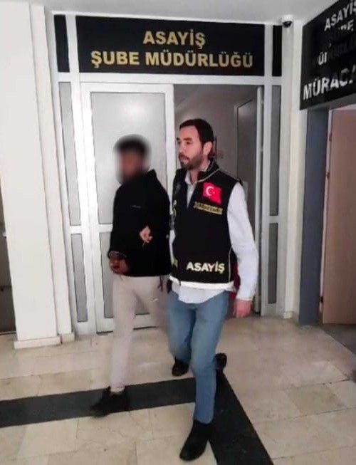 Kendilerini Polis Ve Savcı Olarak Tanıttıkları Kişinin 3 Milyon 500 Bin Tl Değerindeki Ziynet Eşyalarını Almaya Çalıştılar