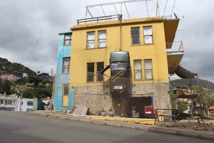 Alanya’da Duvara Asılı Cezalı Otomobile Teklif Yağıyor