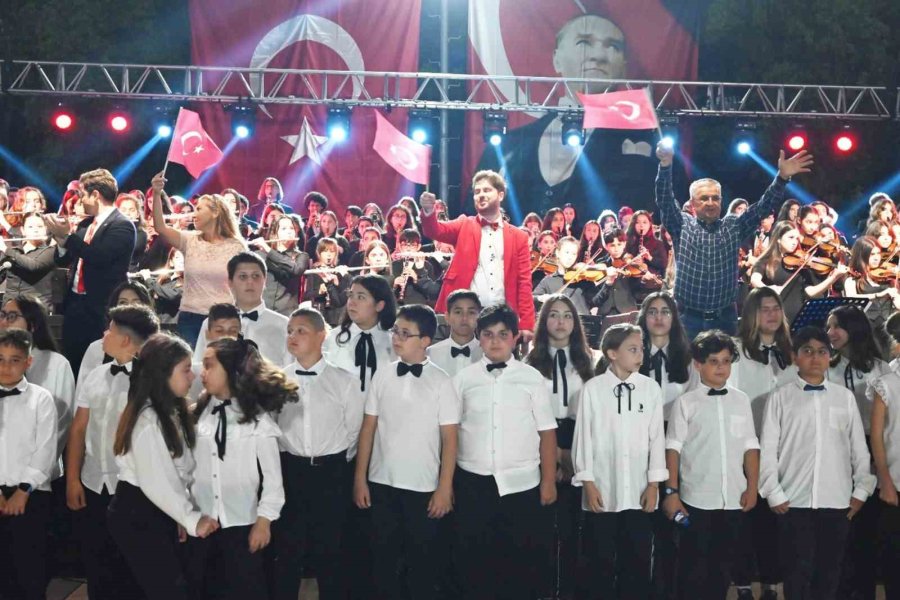 Kemer’in Çocuklarından Cumhuriyet Ve Atatürk’e Vefa Konseri