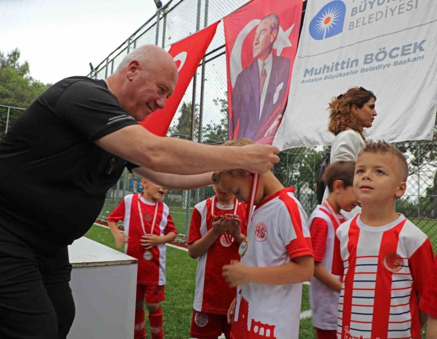 23 Nisan Futbol Turnuvası Heyecan Kattı