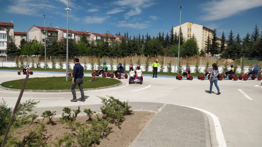 Çocuklara Akülü Ve Aküsüz Araçlar İle Trafik Eğitimi