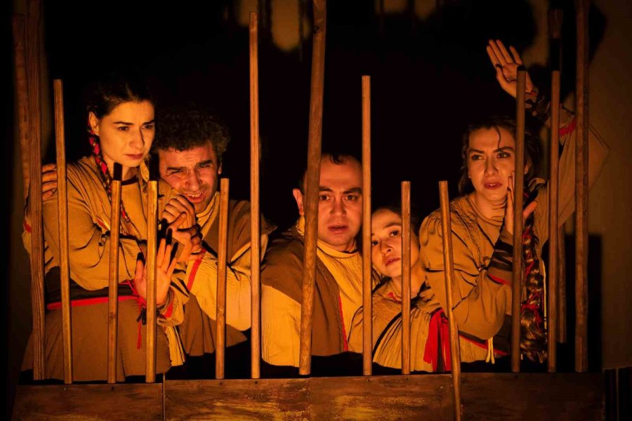 Sahnede O Acıları Adeta Yaşadıklarını Anlattılar