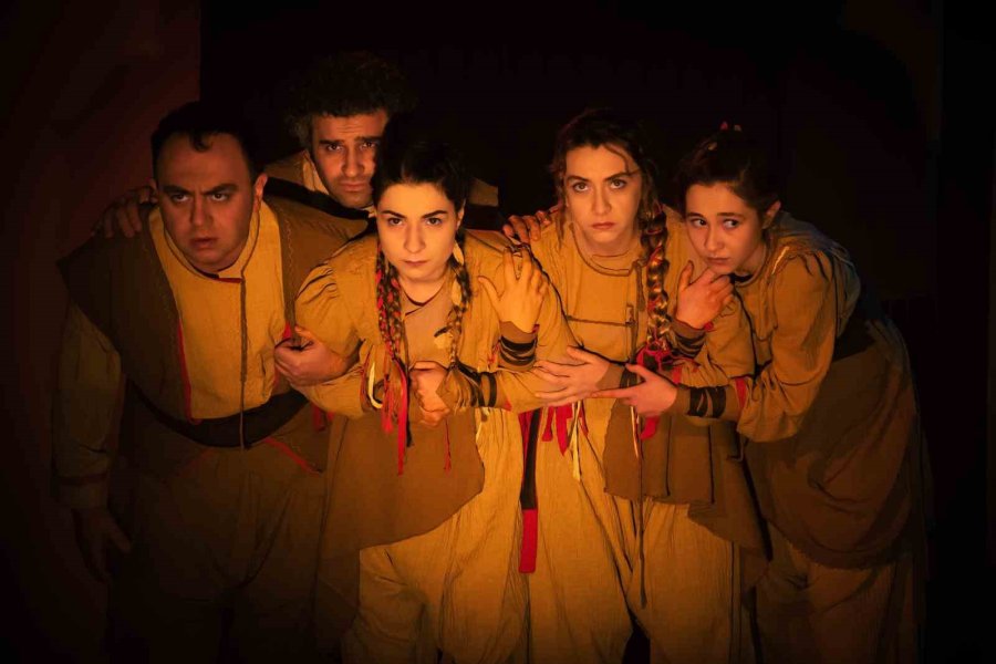 Sahnede O Acıları Adeta Yaşadıklarını Anlattılar