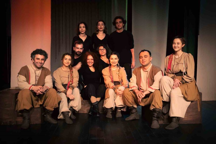 Sahnede O Acıları Adeta Yaşadıklarını Anlattılar