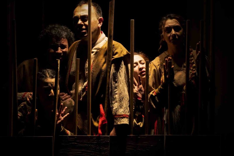 Sahnede O Acıları Adeta Yaşadıklarını Anlattılar