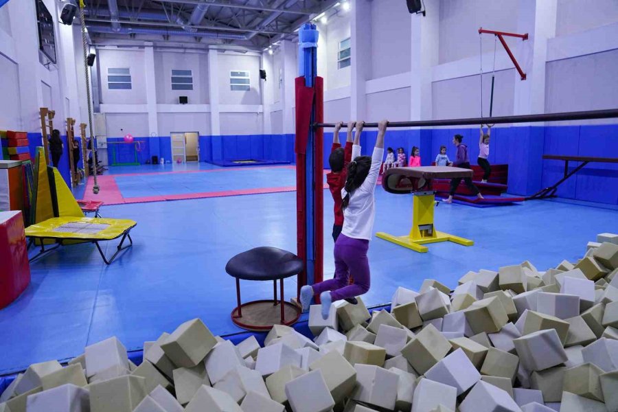 Jimnastik Kursları Çocuklardan Yoğun İlgi Görüyor