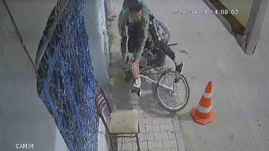 Karaman’da Motosiklet Sürücüsünün Ağır Yaralandığı Kaza Kamerada