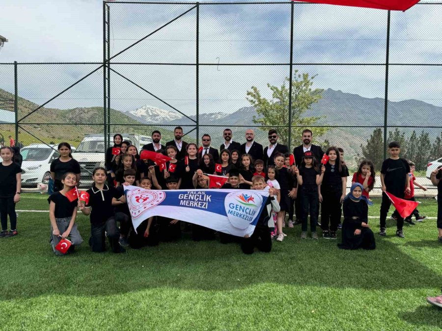 Batman’daki Miniklere Zeybek Kültürünü Aşıladılar