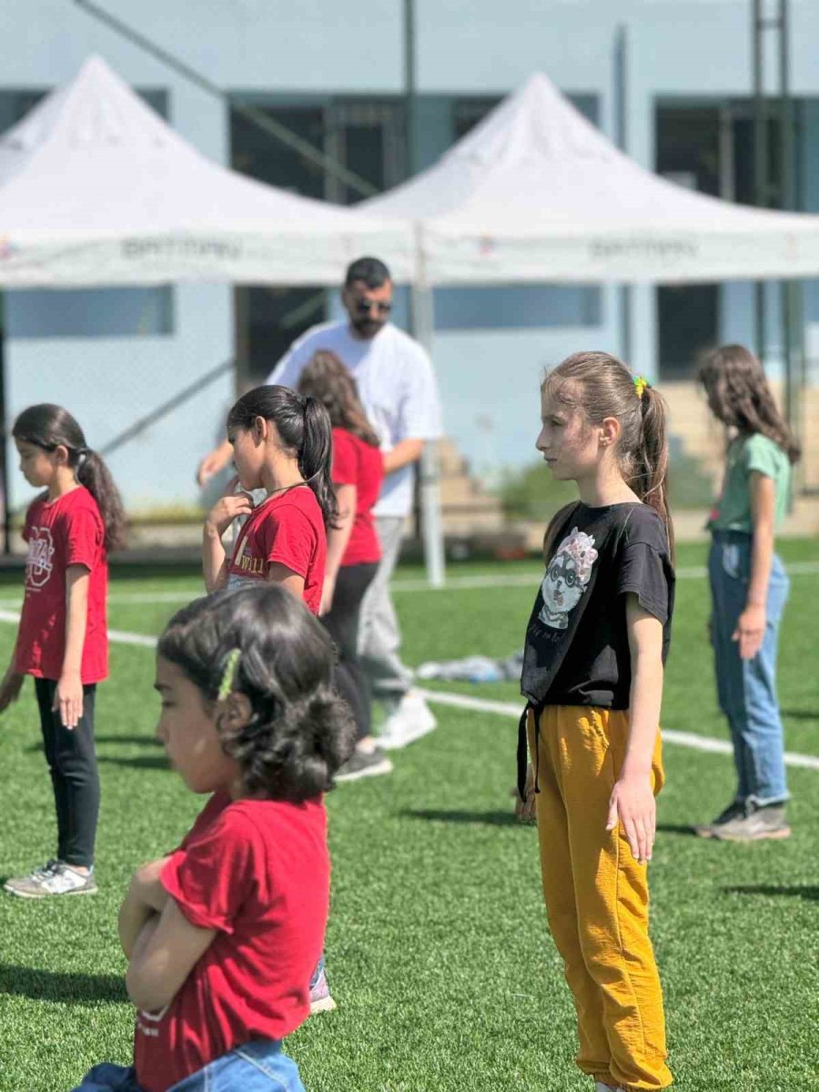 Batman’daki Miniklere Zeybek Kültürünü Aşıladılar