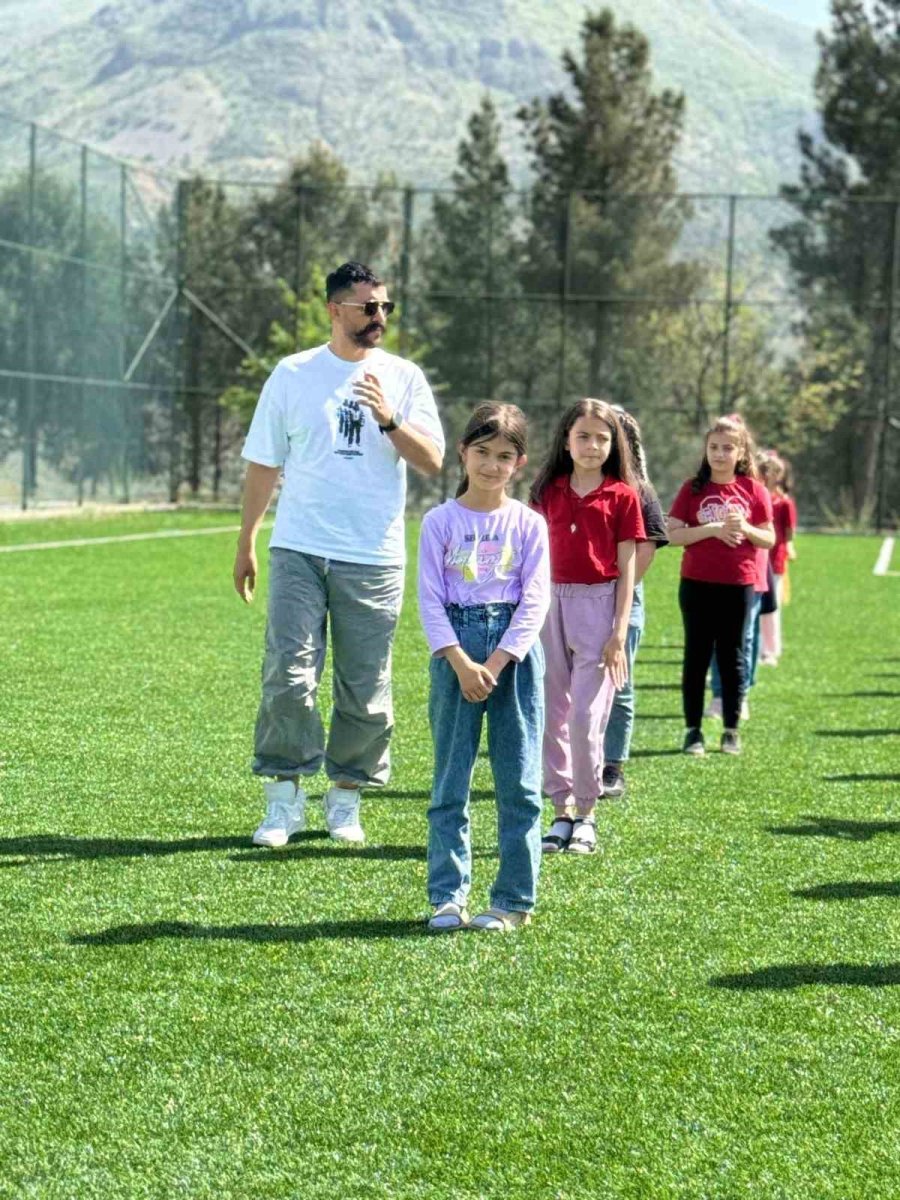 Batman’daki Miniklere Zeybek Kültürünü Aşıladılar