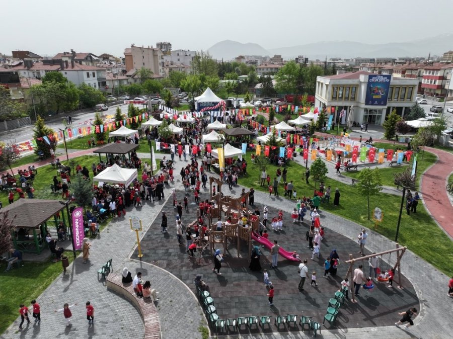 Kocasinan’da 3 Gün Sürecek Olan Çocuk Şenlikleri Başladı