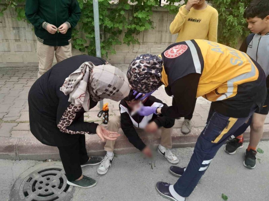 Konya’da Ortaokul Öğrencisi Başına Gelen Taşla Yaralandı