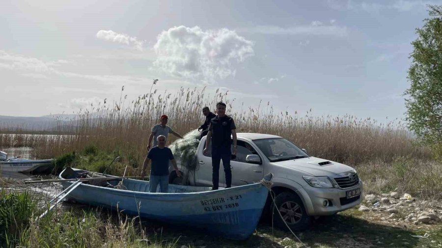 Gölde Yasak Döneme Rağmen Balık Avı İçin Tatlı Sulara Serilen Metrelerce Ağ Ele Geçirildi