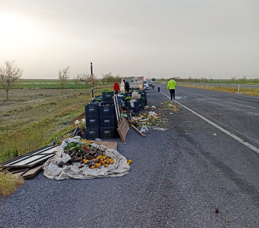 Konya’da Kamyonet Devrildi: 2 Yaralı