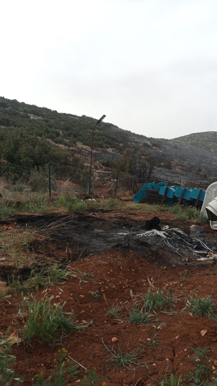 Korkuteli’nde Çıkan Yangında 60 Dönümlük Çalılık Alan Yandı