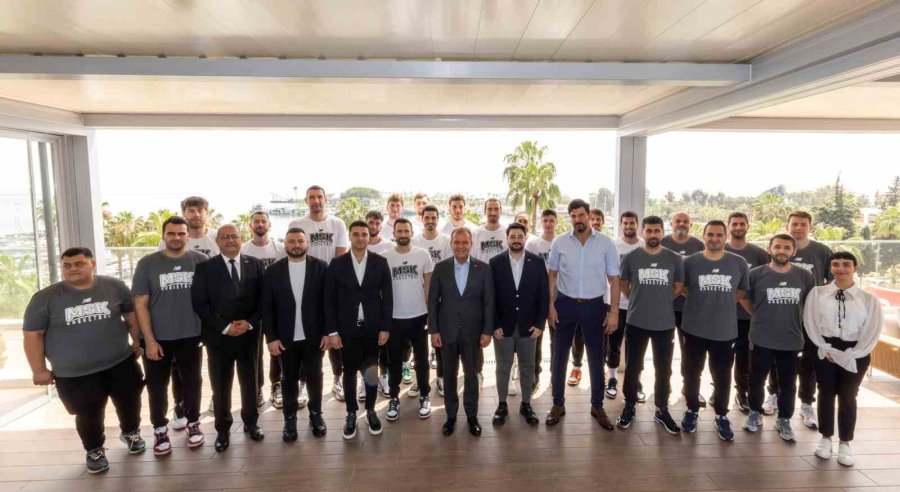 Play-off’a Kalan Basketbolcular Başkan Seçer İle Bir Araya Geldi