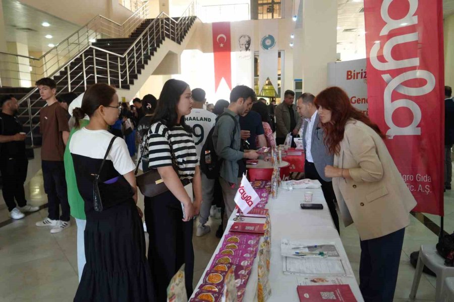 Niğde Ömer Halisdemir Üniversitesinde "kariyer Günlükleri 2" Programı Gerçekleştirildi