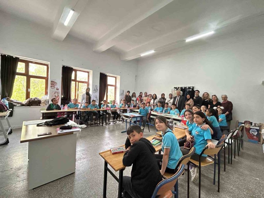 Öğrenciler “ Minik Eller, Büyük Hayaller” Etkinliğinde Buluştu