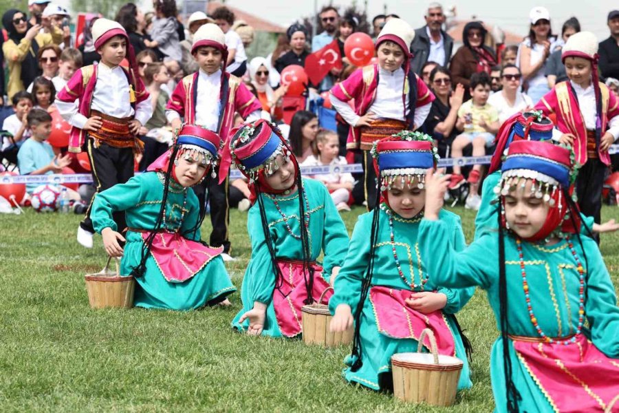 Talas’ta 23 Nisan Coşkusu Alanlardan Taştı