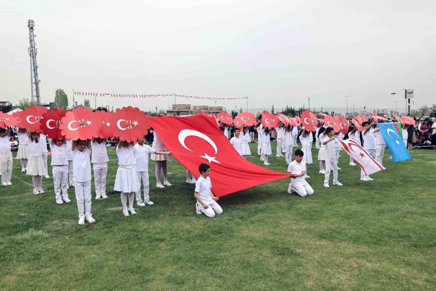 Talas’ta 23 Nisan Coşkusu Alanlardan Taştı